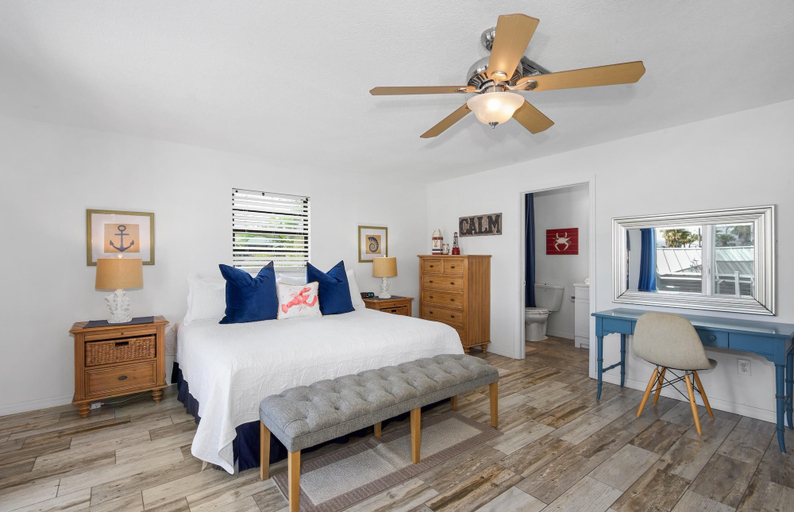 Bedroom 1, Lazy Lobster, Lee