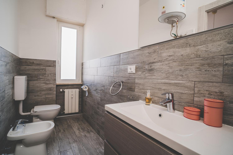 Bathroom 3, Hotel Bacco Rooms and Breakfast, Savona