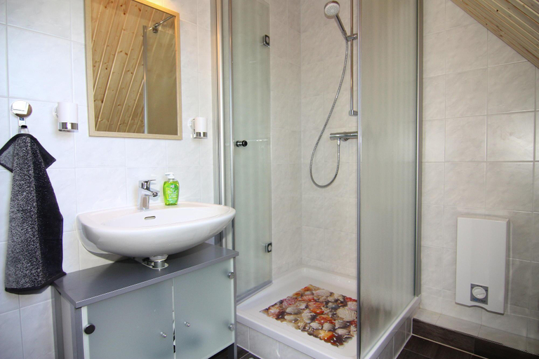 Bathroom, Gemutliche Ferienwohnung in Mallentin, Nordwestmecklenburg