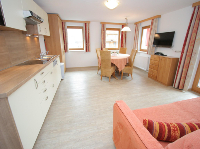 Others 4, Apartment in Uderns near Ski Lift Hochzillertal, Schwaz