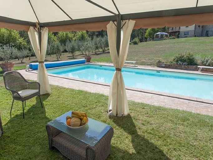 Sport & Beauty 2, Stylish Cetona Apartment with Pool, Siena