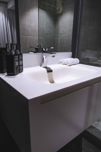Bathroom 4, Stylish one bedroom with great Table Mountain view, City of Cape Town