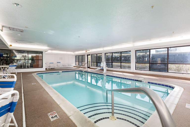 Sport & Beauty 5, Comfort Suites Lombard - Addison, Dupage