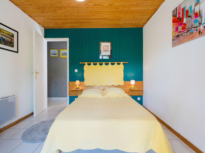 Bedroom 2, Peaceful Poolside Retreat, Ardèche