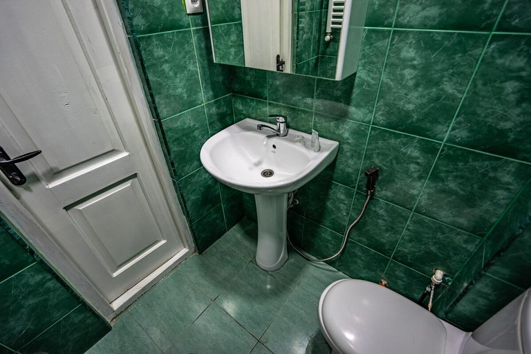 Bathroom 3, Tbilisi Old Town, Tbilisi