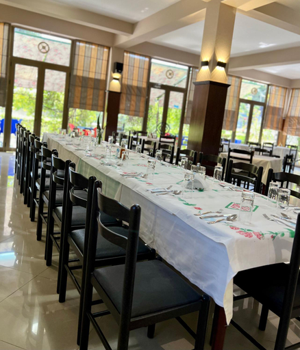 Food & Drinks 4, Villa Niku Berat, Beratit