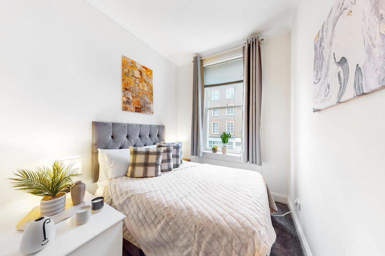 Bed, Park Lane Apartments Marble Arch, London