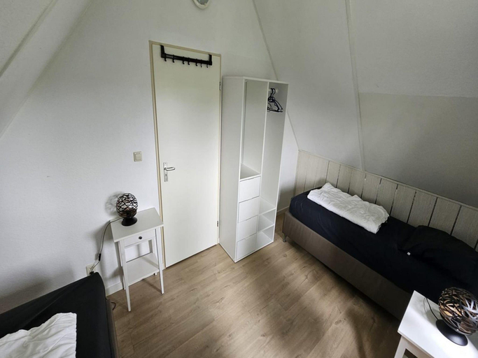 Others 2, Modern Beach Retreat - Sauna, Sluis