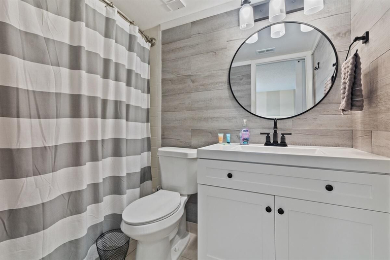 Bathroom 4, Sea Club #20 - Salty Vibes, Pinellas