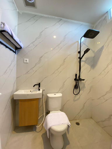 Bathroom 4, Garuda Hotel , Banda Aceh