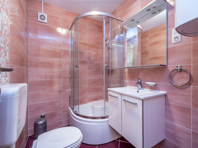 Bathroom, Apartment in Medulin near Sandy Beaches, Medulin