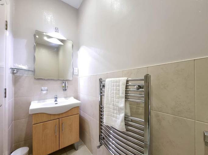 Bathroom 3, The Beach House Apartments, Blackpool