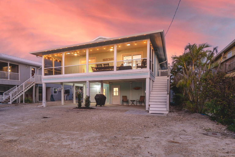 Exterior & Views, Lazy Lobster, Lee