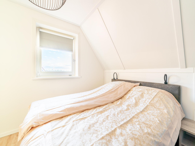 Bedroom 2, holiday home in Scherpenisse with sauna, Tholen