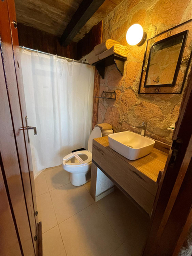 Bathroom 4, Monteverde, Mazamitla
