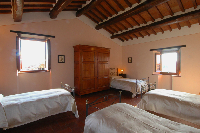 Room 5, Agriturismo Near Cortona With Swimming Pool, Arezzo