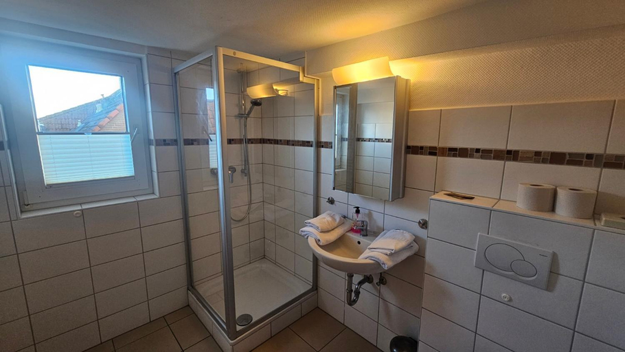 Bathroom 3, Strandhotel - Budget, Plön