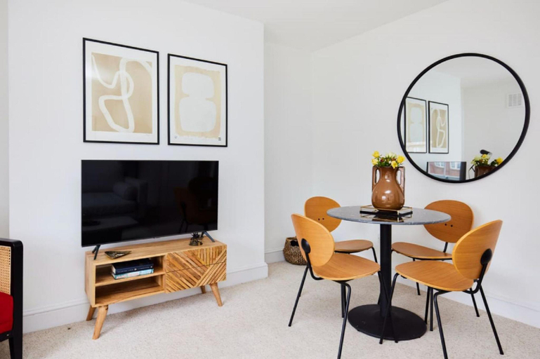 Others 5, The Clapham Getaway - Charming 1BDR Flat, London