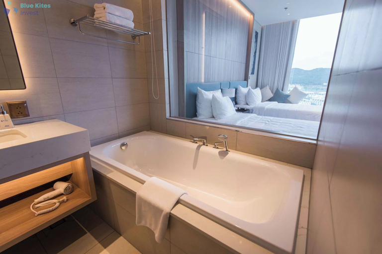 Bathroom 4, Alacarte Halong Bay, Hạ Long