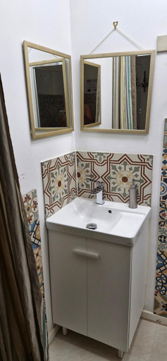 Bathroom 2, Bed and breakfast chez l'habitant, Bouches-du-Rhône