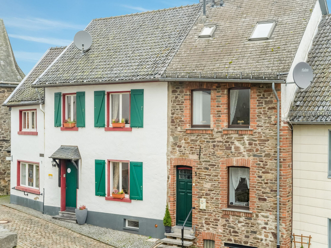 Exterior & Views, Apartment in Schleiden With Sauna and Nature, Euskirchen