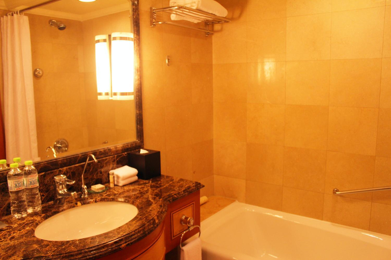 Bathroom 5, Air China Boyue Beijing Hotel, Beijing
