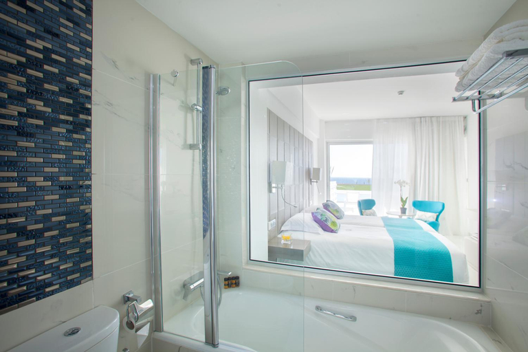 Bathroom 5, King Evelthon Beach Hotel & Resort