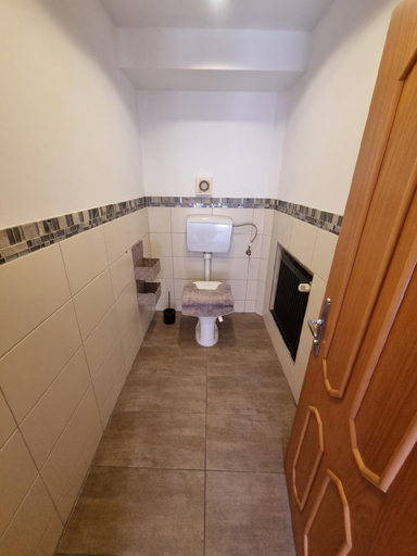 Bathroom 3, ONE SelfCheckIn 3 km freeway, Mistelbach