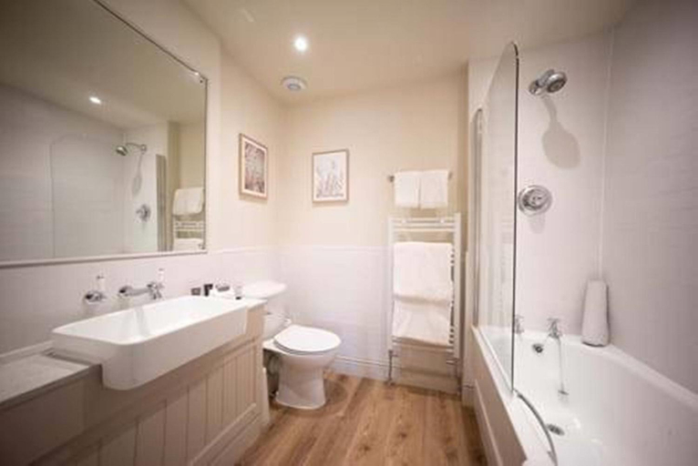 Bathroom 5, Feversham Arms Hotel & Verbena Spa, North Yorkshire