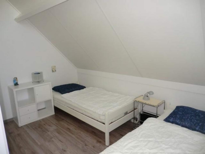 Bedroom 3, Bungalow in Breskens near the Beach, Sluis