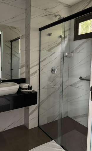 Bathroom 2, Ecolounge Studios, Pirenópolis