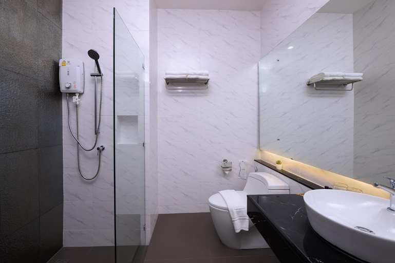 Bathroom 3, The Vienna Place Hotel, Muang Loei