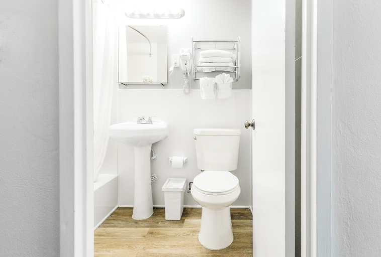 Bathroom 4, Lorraine Hotel, Miami-Dade