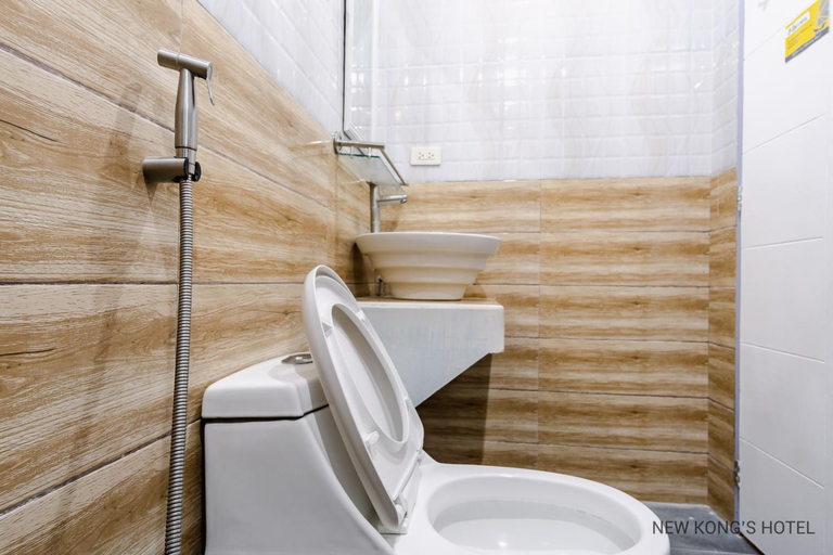 Bathroom 5, New Kong's Hotel, Olongapo City