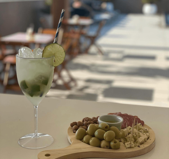 Food & Drinks 3, Flat no Hotel 4 estrelas com piscina panoramica, Cabo Frio