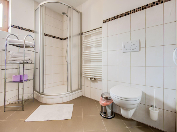 Bathroom 3, Apartment in Hainzenberg near Ski Lift, Schwaz