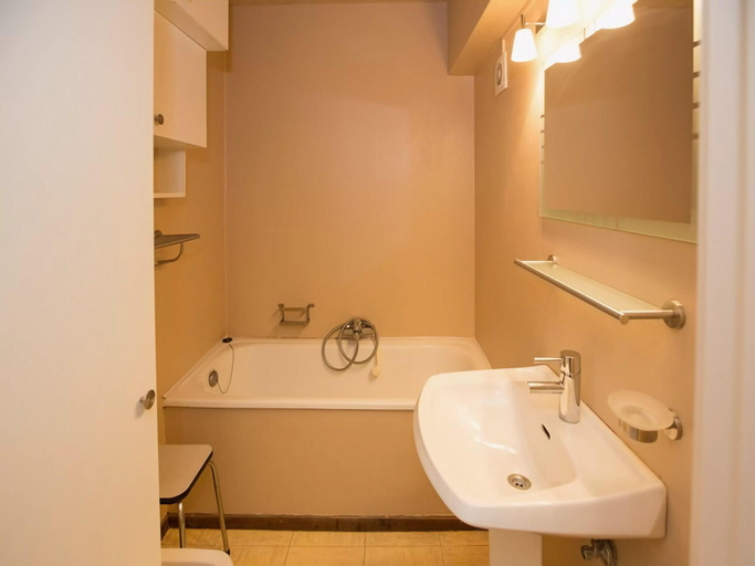 Bathroom 4, Beachfront Bliss with Parking, West-Vlaanderen