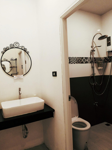 Bathroom 4, Sherloft Home & Hostel, Muang Chiang Mai