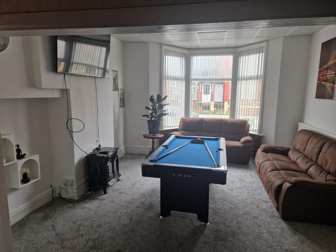 Others 2, Lynalan Hotel, Blackpool