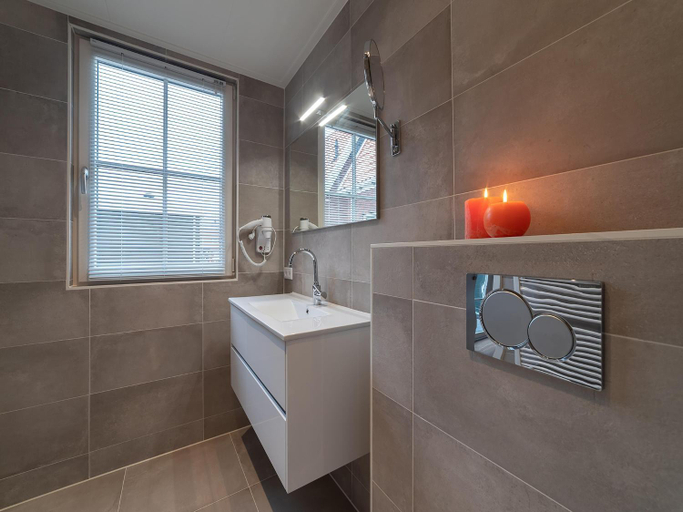 Bathroom 3, Villa in Colijnsplaat near the Sea, Noord-Beveland