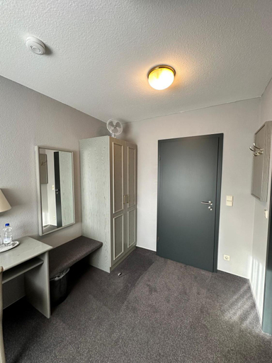 Bedroom 4, M&M Park Hotel, Oberbergischer Kreis