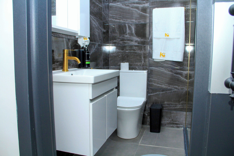 Bathroom 4, Kayla City, Kumasi