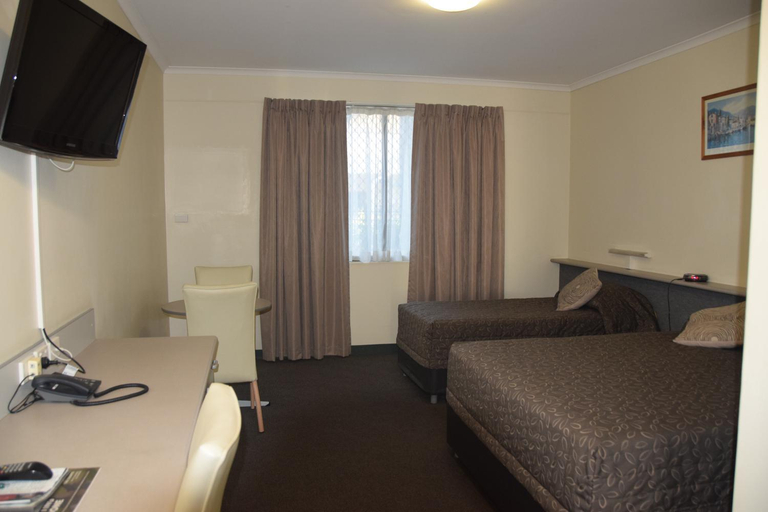 Others 2, Carriers Arms Hotel, Maryborough