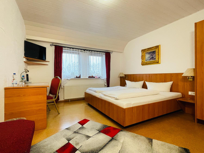 Bedroom 2, Hotel-Restaurant Zum Dorfkrug, Helmstedt