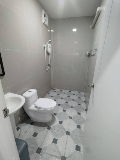Bathroom 3, The Orange Grand Resort, Det Udom