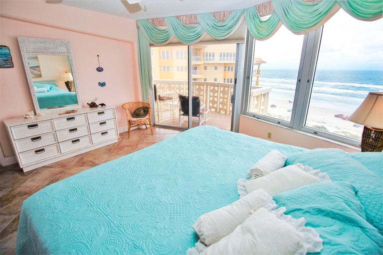Bedroom 1, Golden Arms 803, Volusia