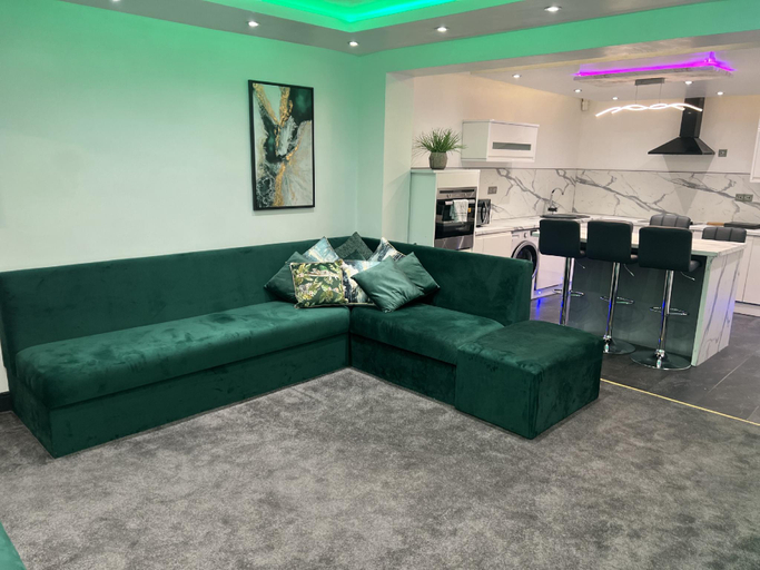 2, Feathers Suite, Blackpool