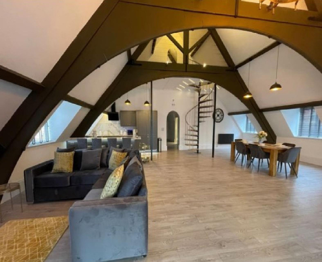 Food & Drinks 3, Central Luxurious Stylish Church Conversion, Blackpool