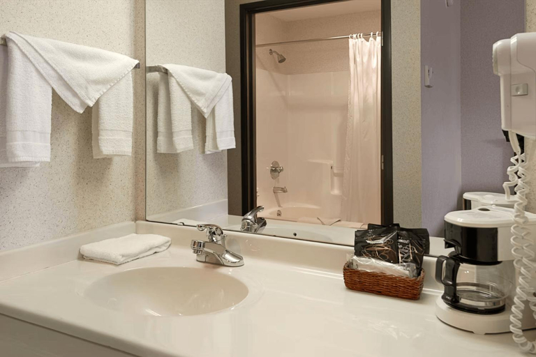 Bathroom 2, LakeWood Inn & Suites, Cass
