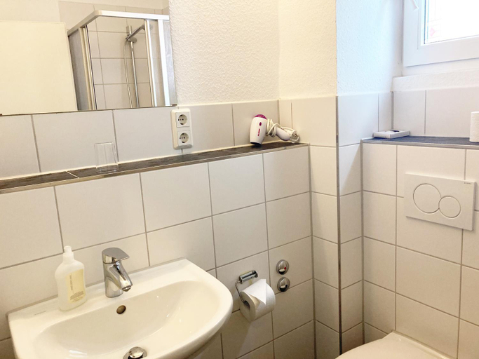 Bathroom 3, Haus Hanseatic, Pinneberg